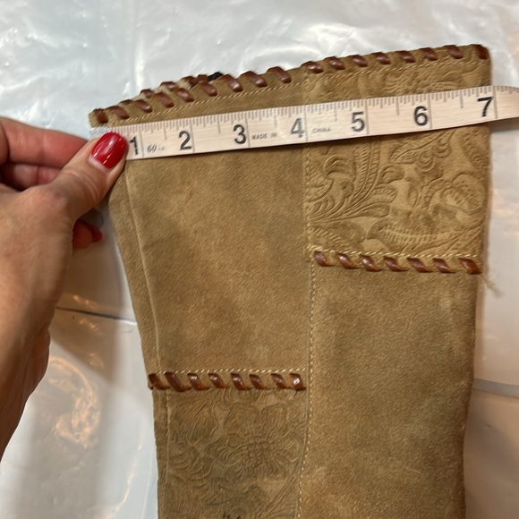 Luichiny ITALY 40 TAN SUEDE leather tall boots Embossed FLOWERS Square Toe 7 USA - Picture 14 of 16